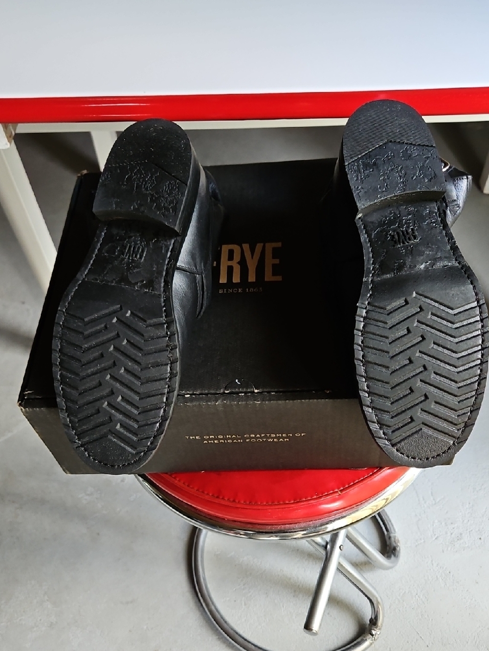 Frye  High Quality Black Leather Mid-Calf Veronica Short Boots. - Picture 2 of 4